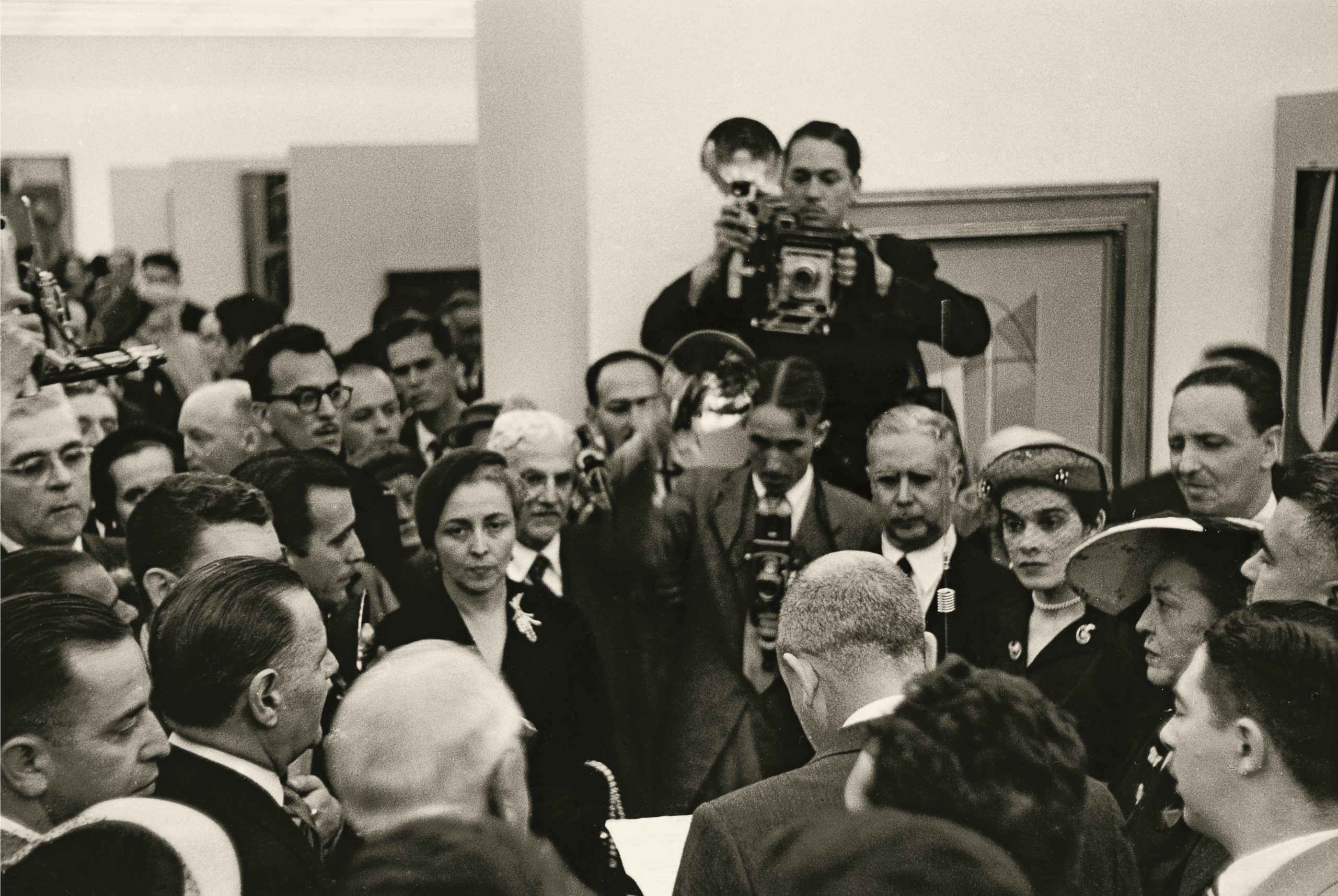 Francisco Matarazzo Sobrinho's speech at the opening on the 1st  Bienal, 1951. With him, Yolanda Penteado, Carmelita Leme Garcez, Darcy Vargas and Lucas Nogueira Garcez.